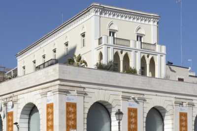 Bari, quell'edificio neogotico che svetta su piazza del Ferrarese: � "Palazzo Miramare"